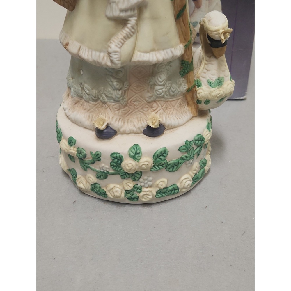 Victorian Porcelain Santa Music Box 1994 Works - Picture 9 of 16